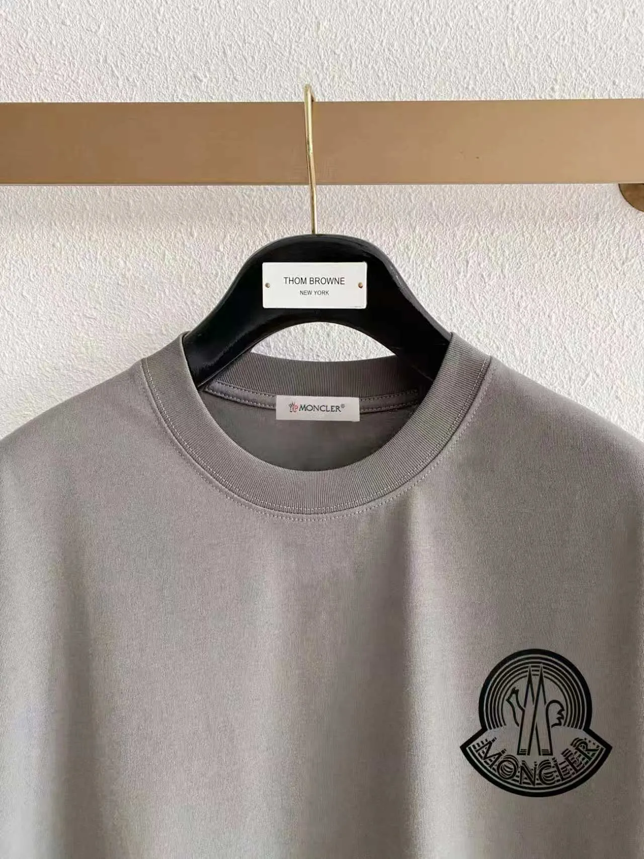 Moncle/ * ， logo New Arrival ， ， ， ， T Same Style。 :Black White Blue Gray Size:S（90-130 ） M（125-140 ） L（135-160 ） XL（160-180 ） XXL（180-210 ）